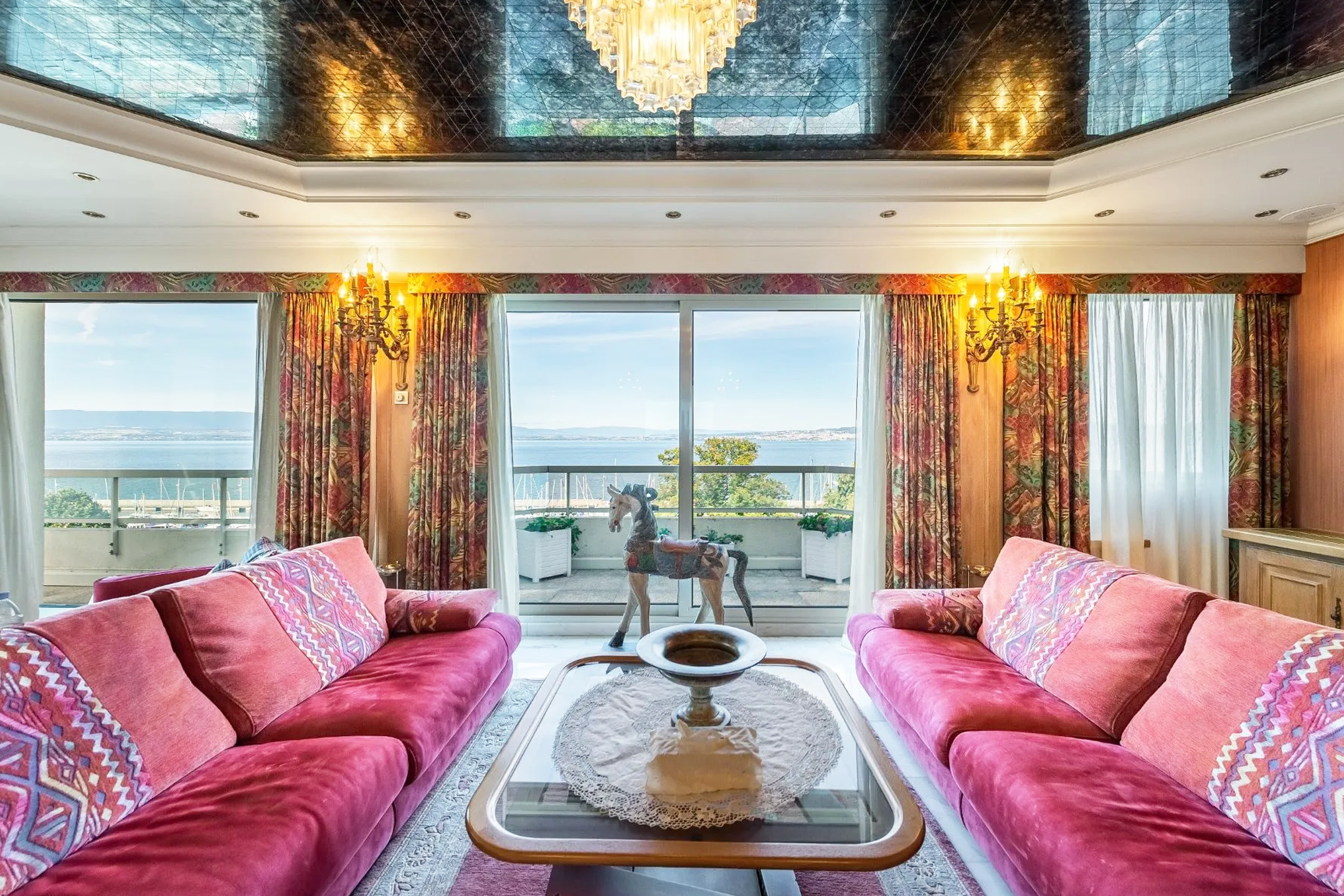 Exquisite 5-Bedroom Penthouse Overlooking Lake Léman