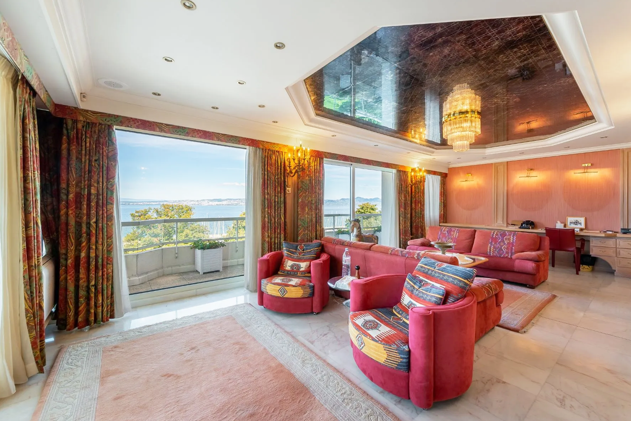 Exquisite 5-Bedroom Penthouse Overlooking Lake Léman