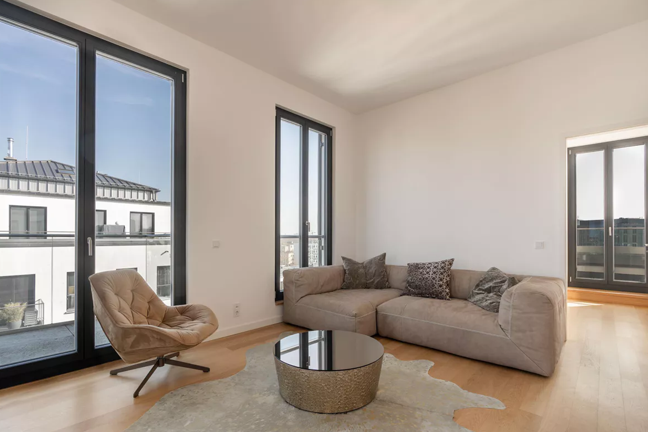 Modern Riverside 2-Bedroom Apartment with Stunning Berlin Views