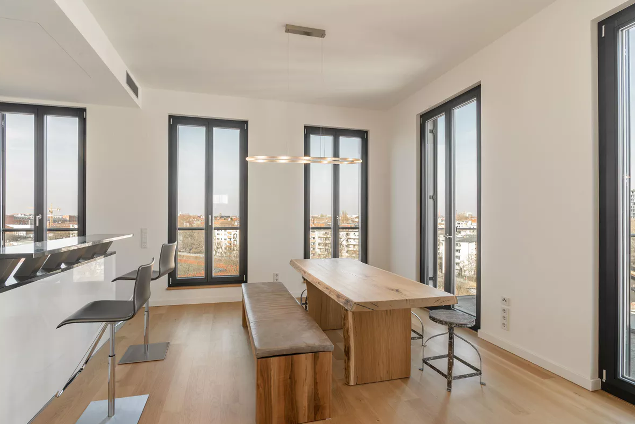 Modern Riverside 2-Bedroom Apartment with Stunning Berlin Views