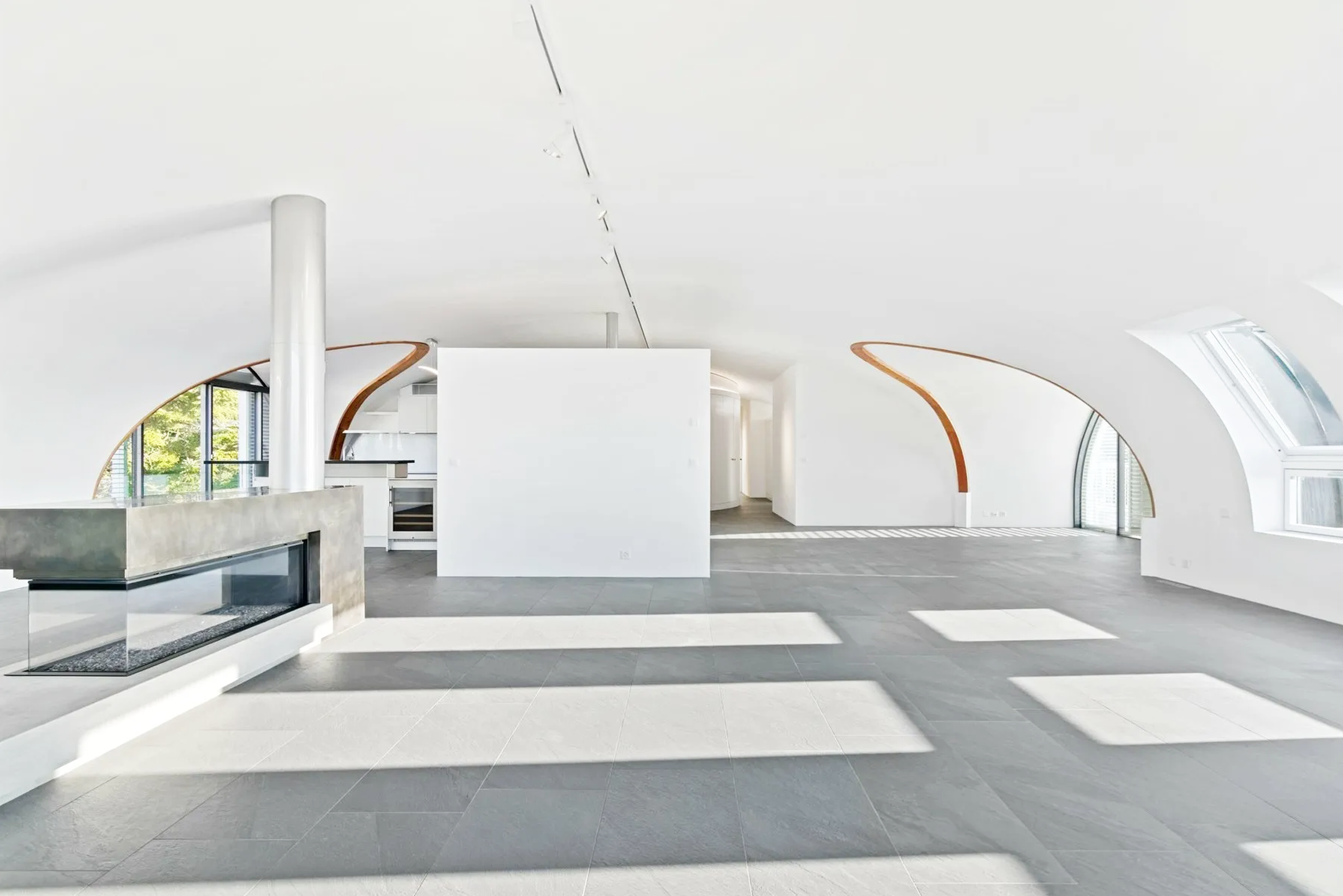 Elegant Top-Floor Apartment with Panoramic Views in Pully, Switzerland