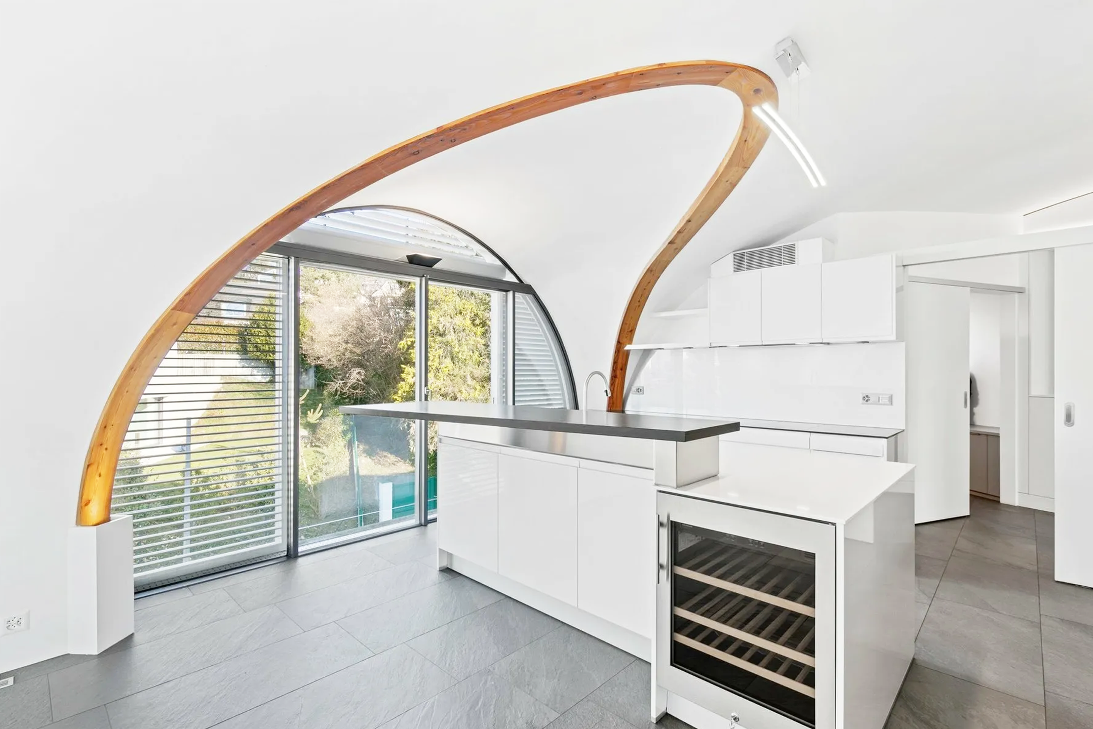 Elegant Top-Floor Apartment with Panoramic Views in Pully, Switzerland