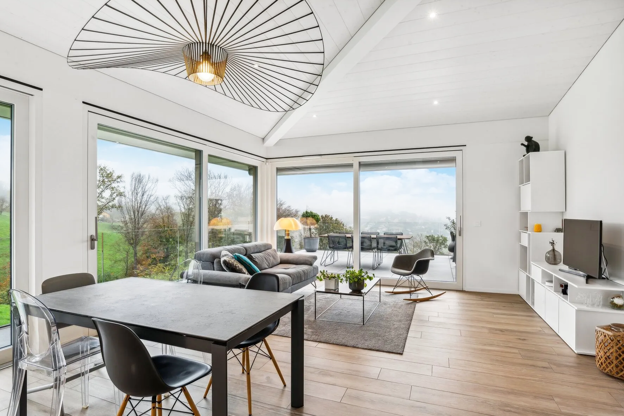 Modern Apartment with Stunning Lake and Mountain Views in Lutry