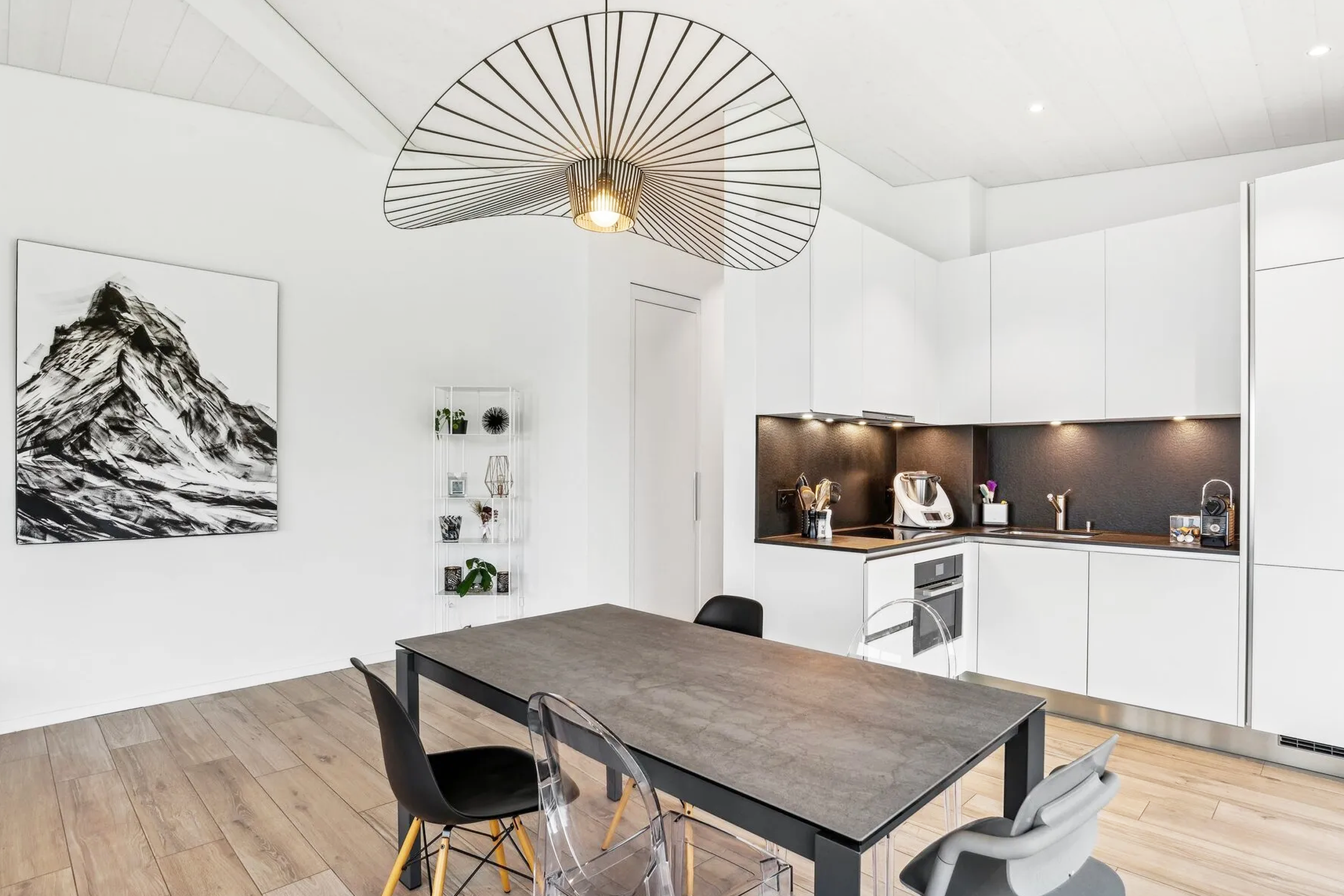 Modern Apartment with Stunning Lake and Mountain Views in Lutry