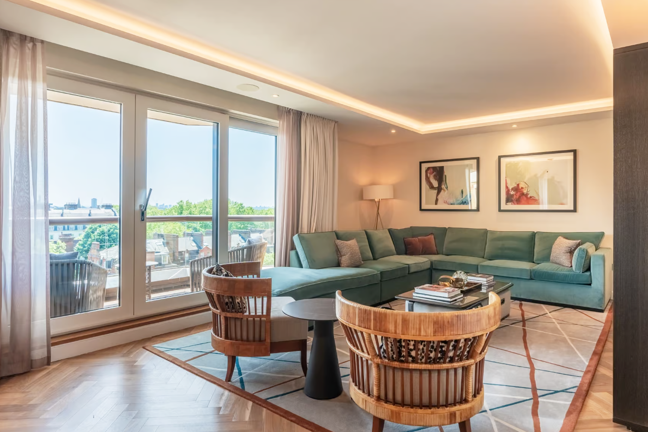 Elegant Kensington Penthouse with Outstanding Features and Location