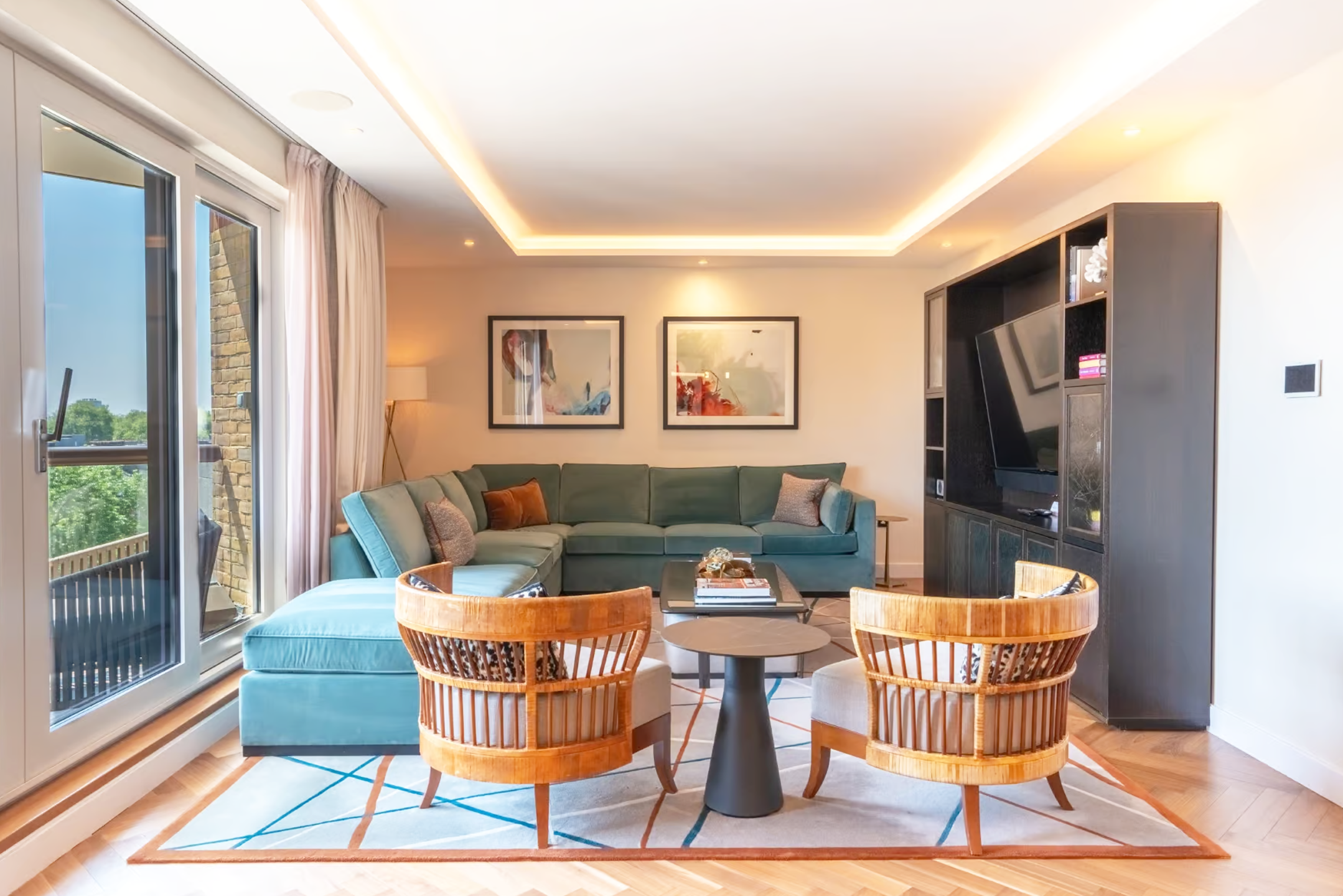 Elegant Kensington Penthouse with Outstanding Features and Location