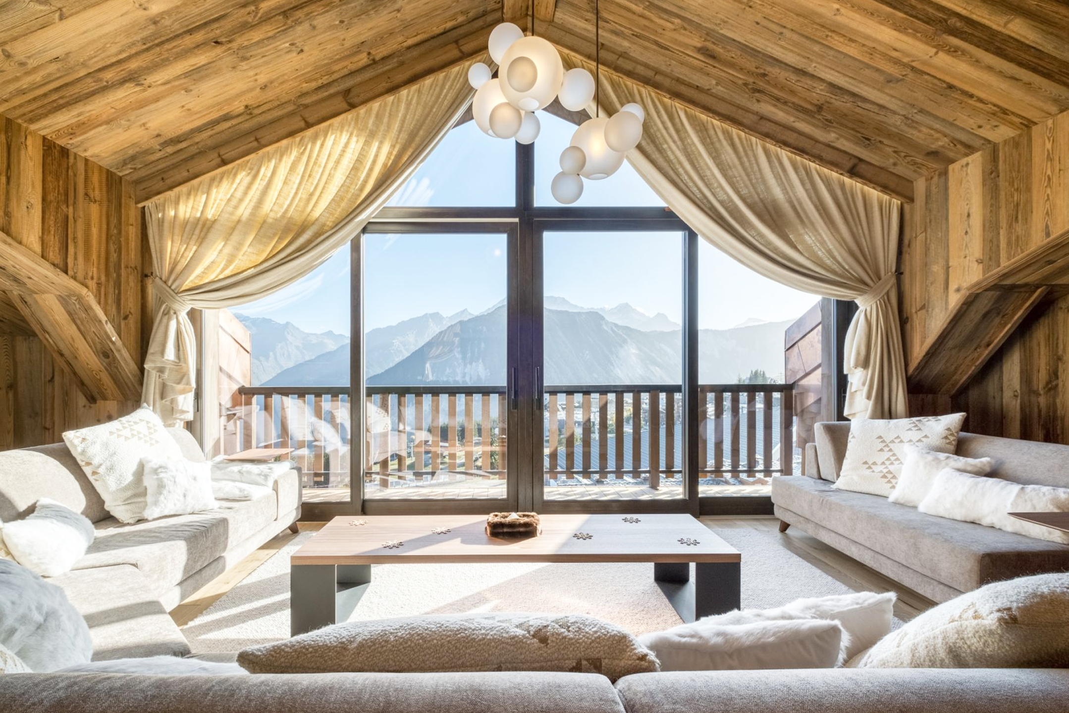 Alpine Elegance: Luxurious Penthouse with Direct Ski Access in Courchevel 1850