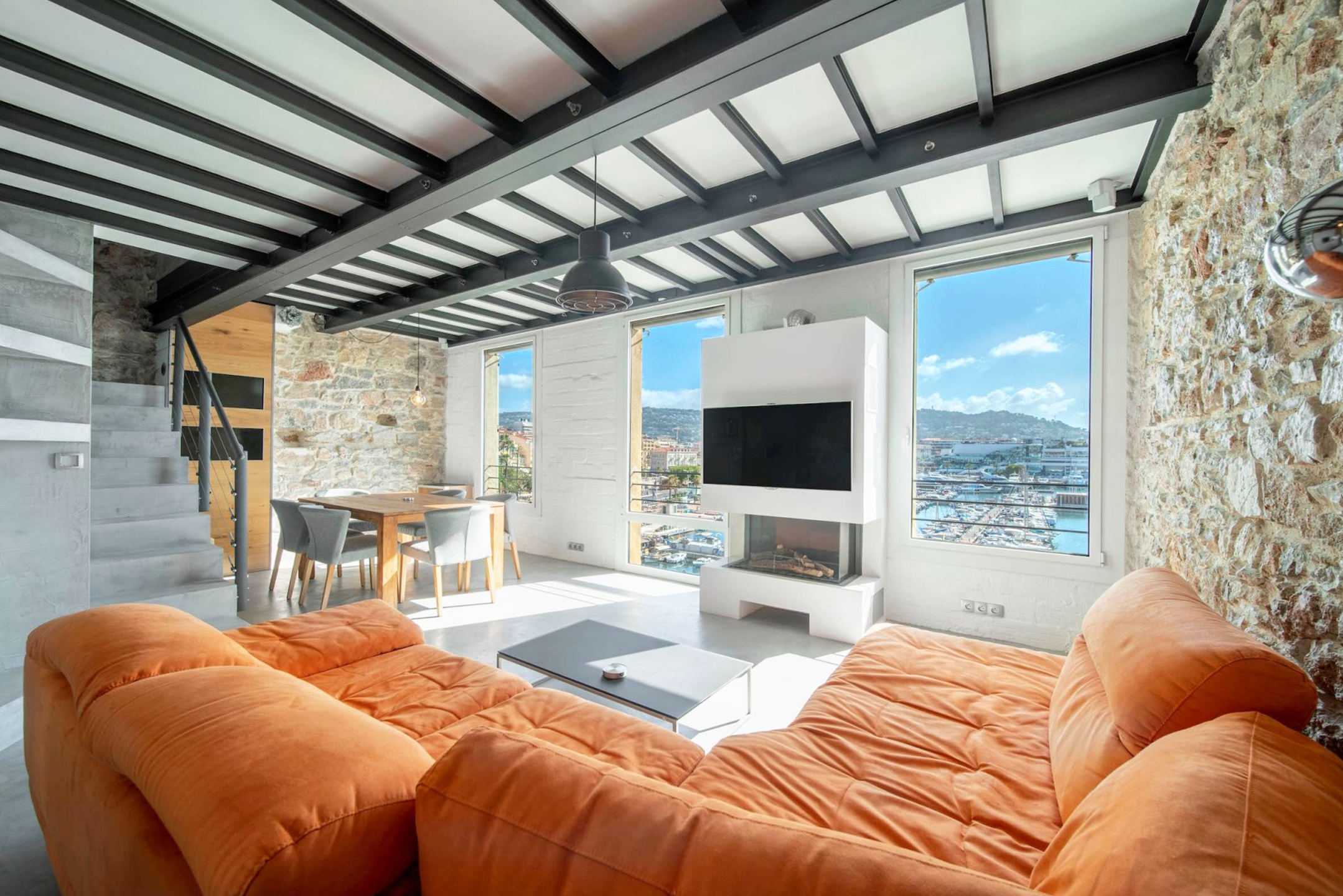 Modern Duplex with Panoramic Views Near Cannes’ Iconic Croisette