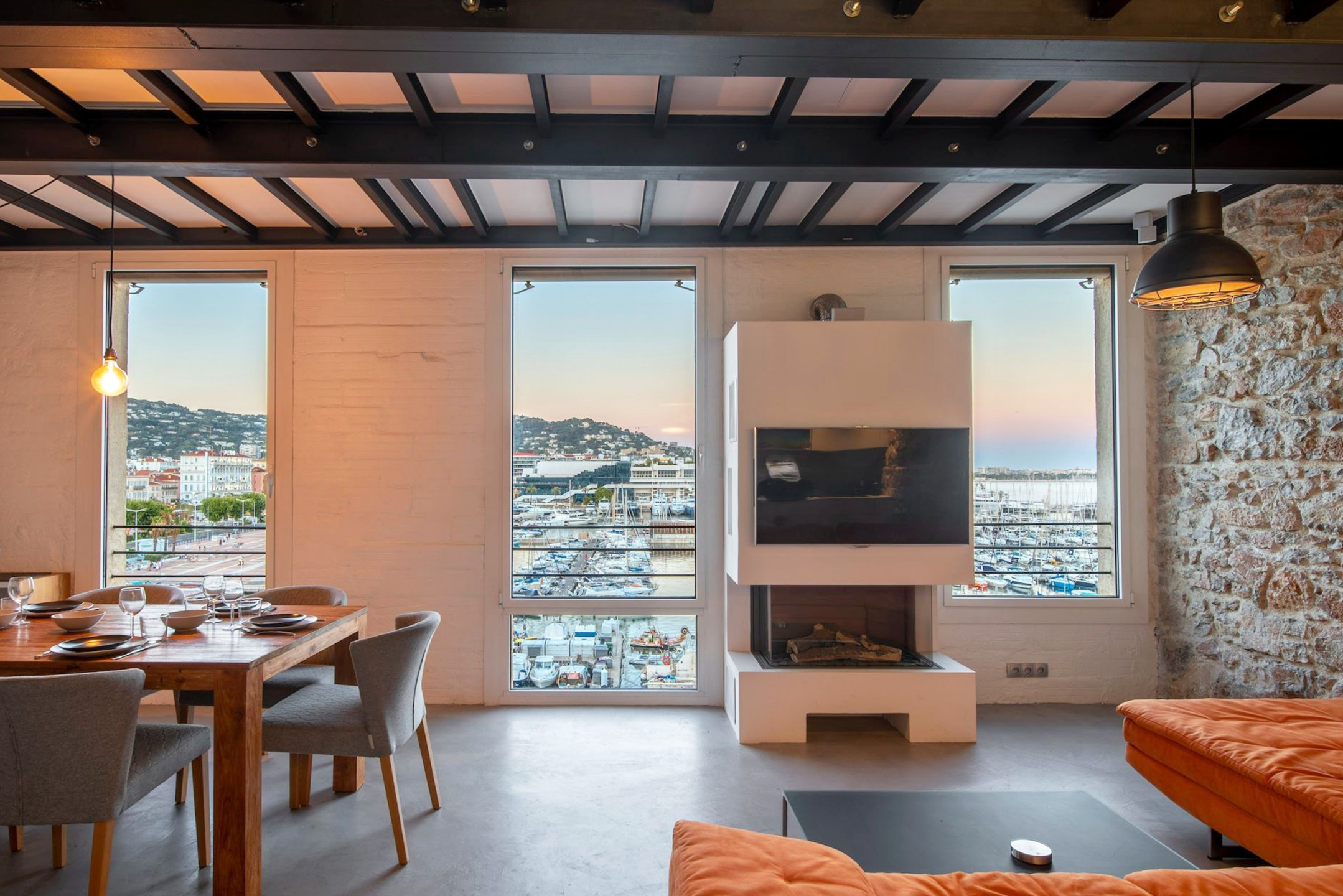 Modern Duplex with Panoramic Views Near Cannes’ Iconic Croisette