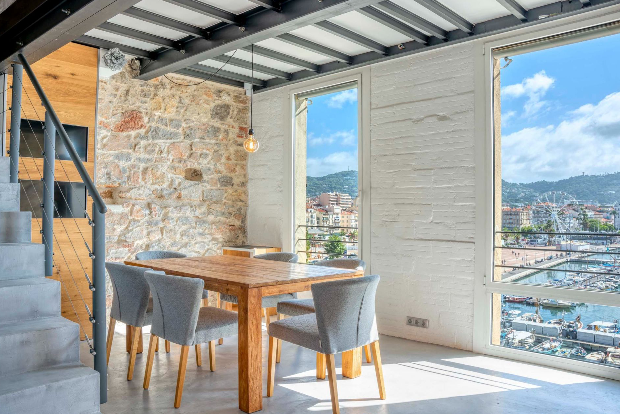 Modern Duplex with Panoramic Views Near Cannes’ Iconic Croisette