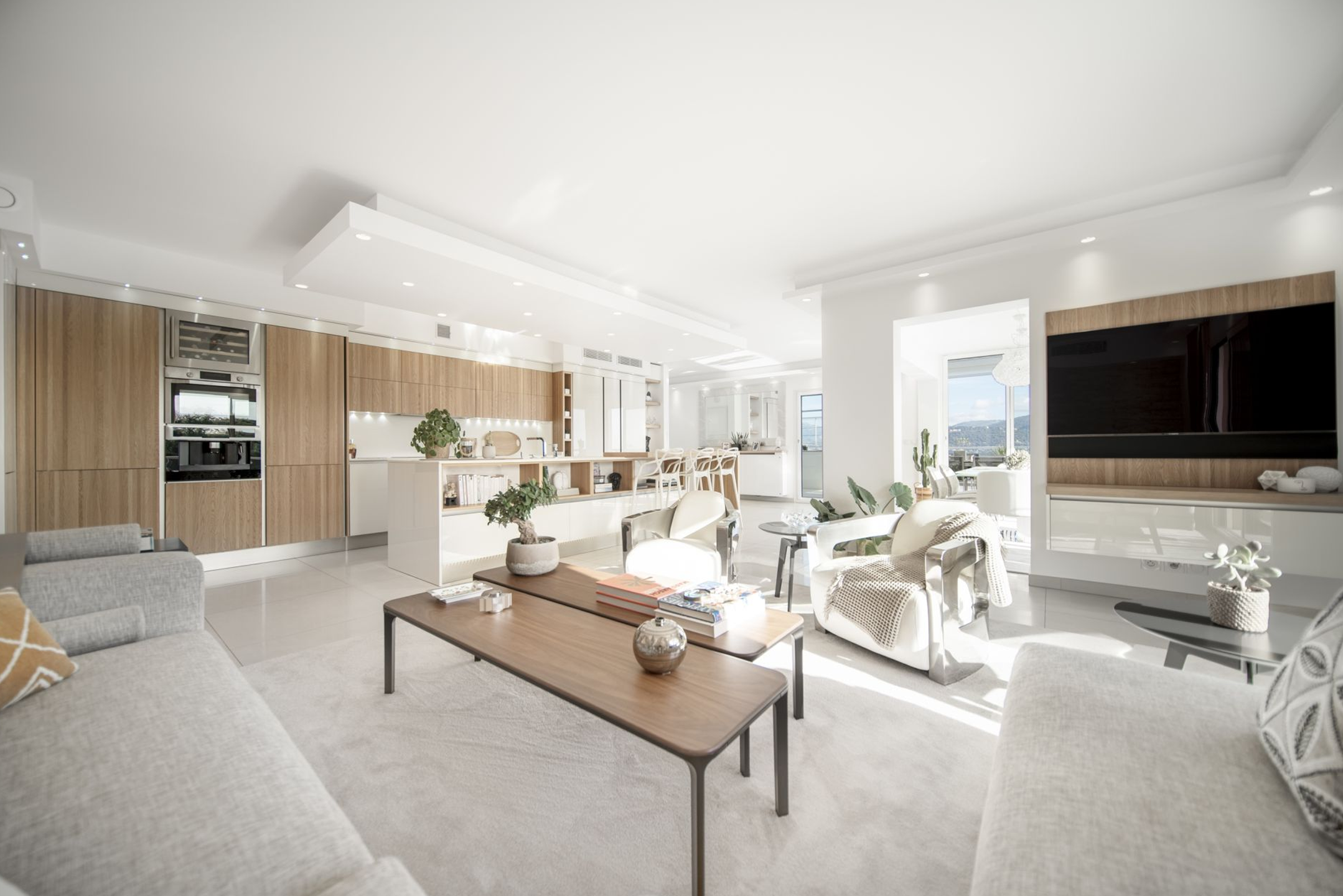 Contemporary Penthouse with Private Pool and Panoramic Views in Nice